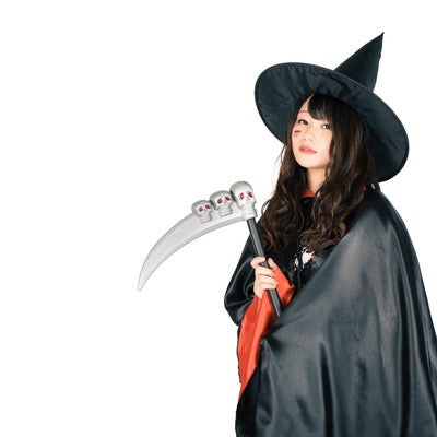 鎌を隠し持った美女魔法使い（ハロウィン）の写真