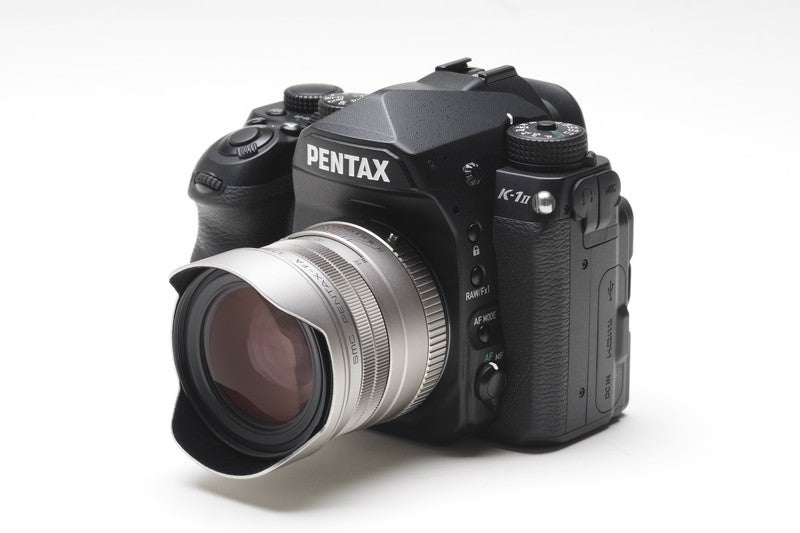 PENTAX K-1MarkⅡ（black）に FA 31mmF1.8 AL Limited レンズ（silver）を装着の写真