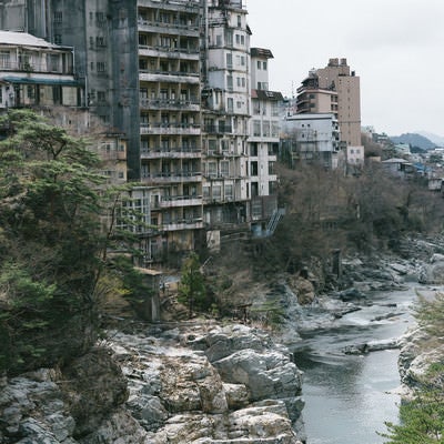 廃虚と化した鬼怒川の旅館郡の写真