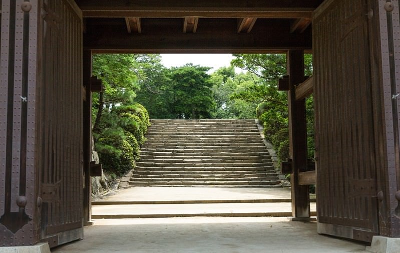 城門先の石段（岡山城）の写真