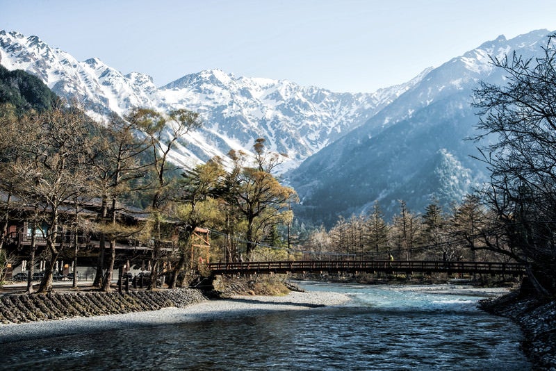 河童橋越しの穂高連峰（上高地）の写真