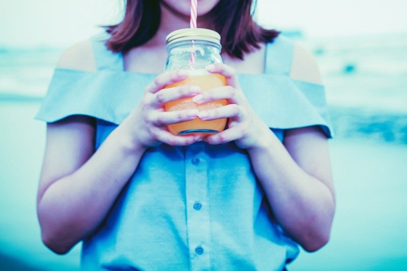 ドリンクボトルごくごく（女性）の写真