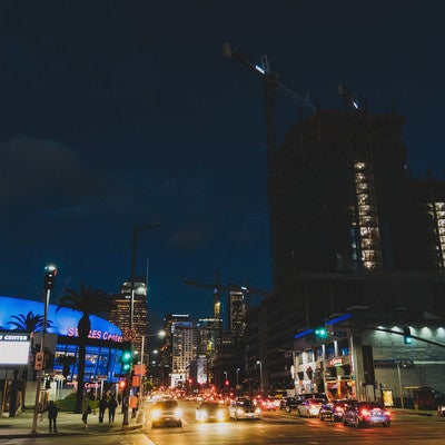 LosAngelesConventionCenter前（夜間）の写真