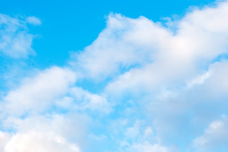 青空とふわふわ雲の写真