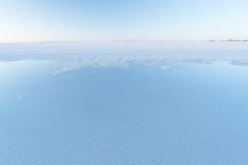 ウユニ塩湖の雨季の写真