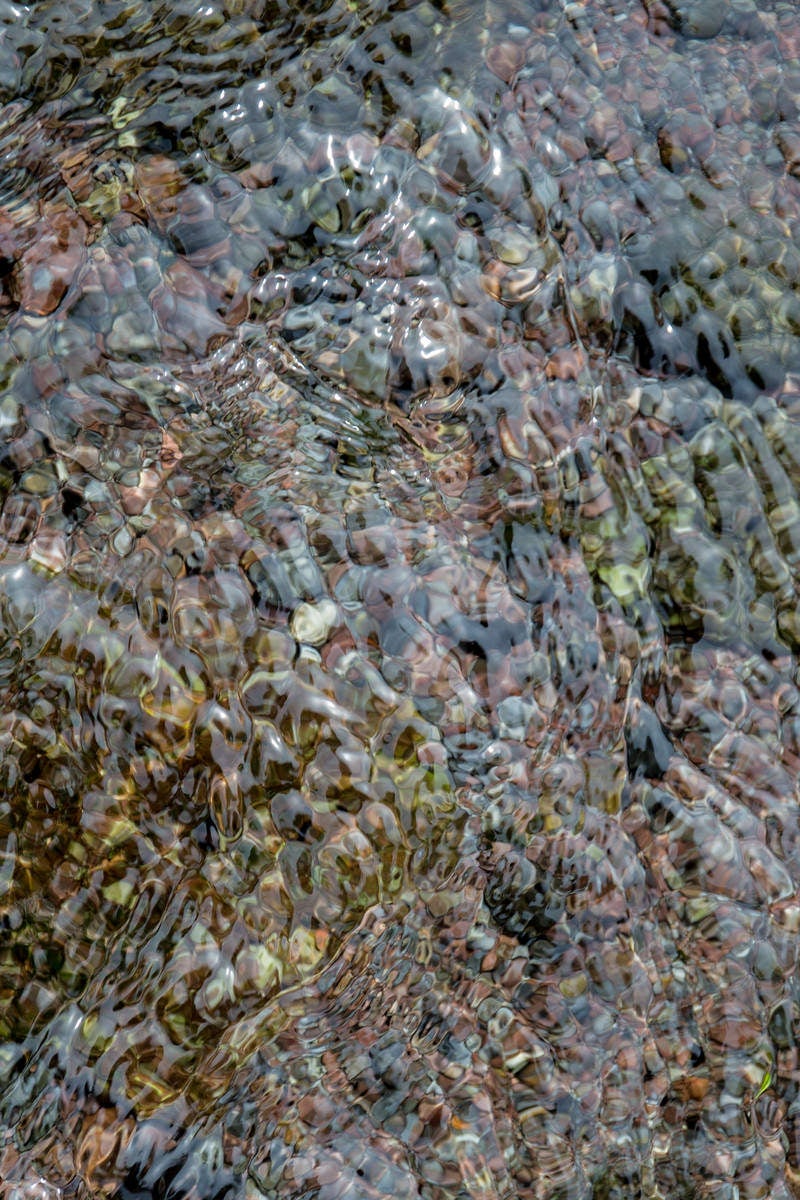 浅瀬の水面の写真