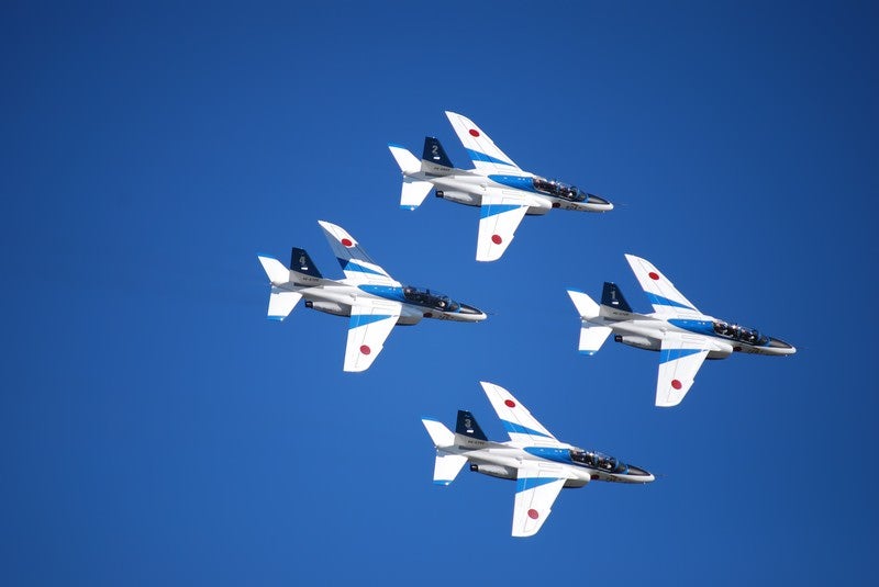 ブルーインパルス（T-4）トレーニング機の写真