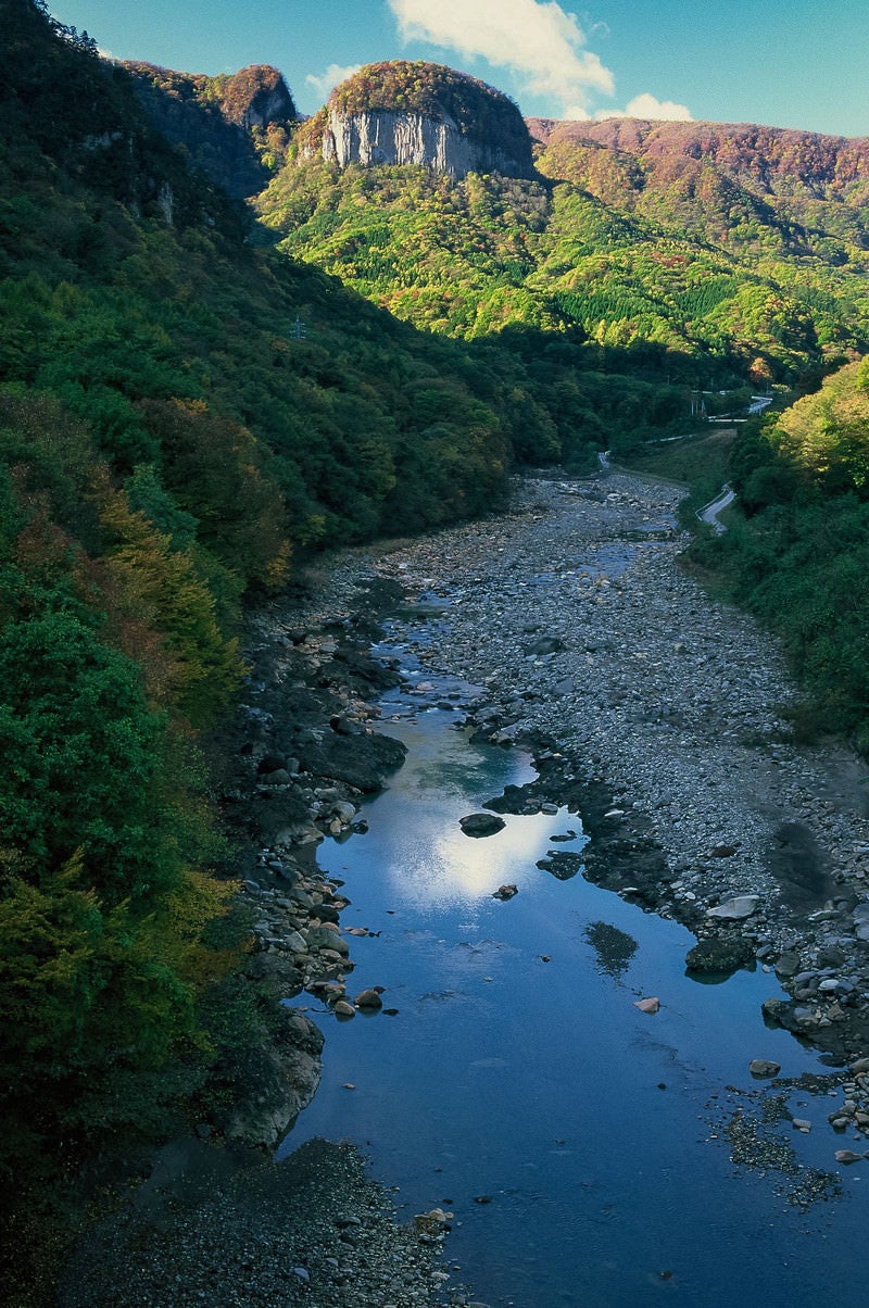 吾妻川と丸岩の写真