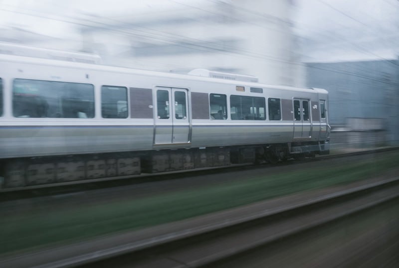 走行中の電車の写真