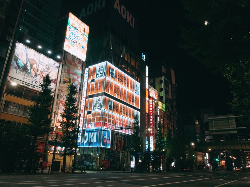 秋葉原の快活クラブの建物の前の写真