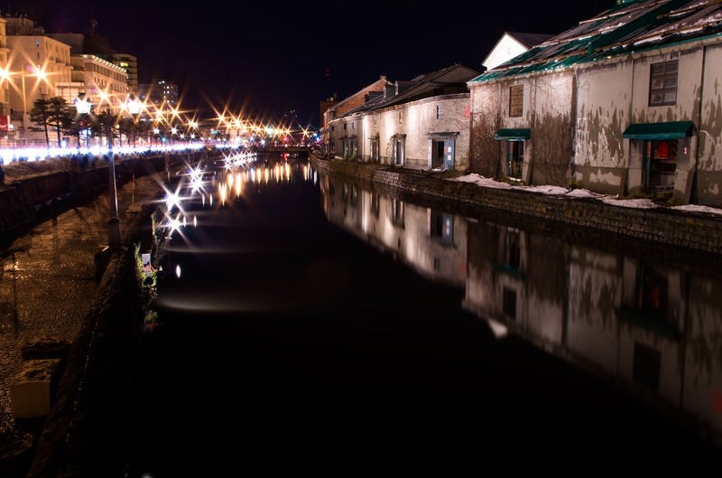 夜の小樽運河の写真