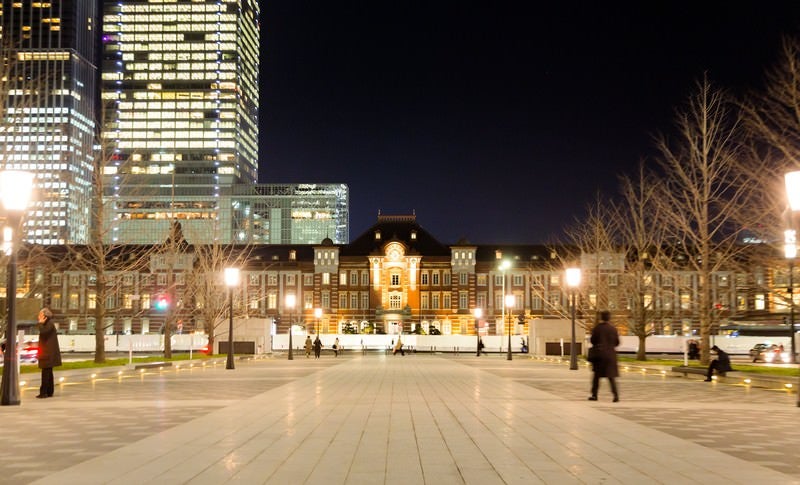 東京駅正面（夜景）の写真