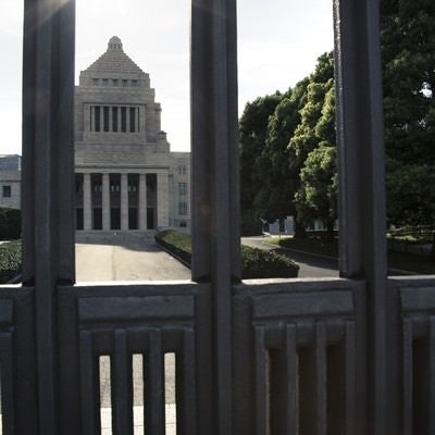 閉門と国会議事堂の写真