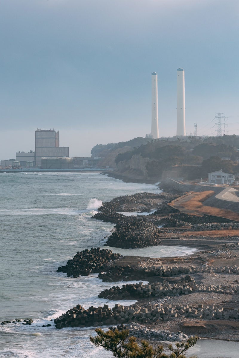 天神岬公園の展望台から見える海岸風景の写真