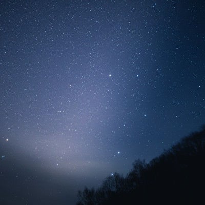 星がキレイな北アルプスの夜空の写真