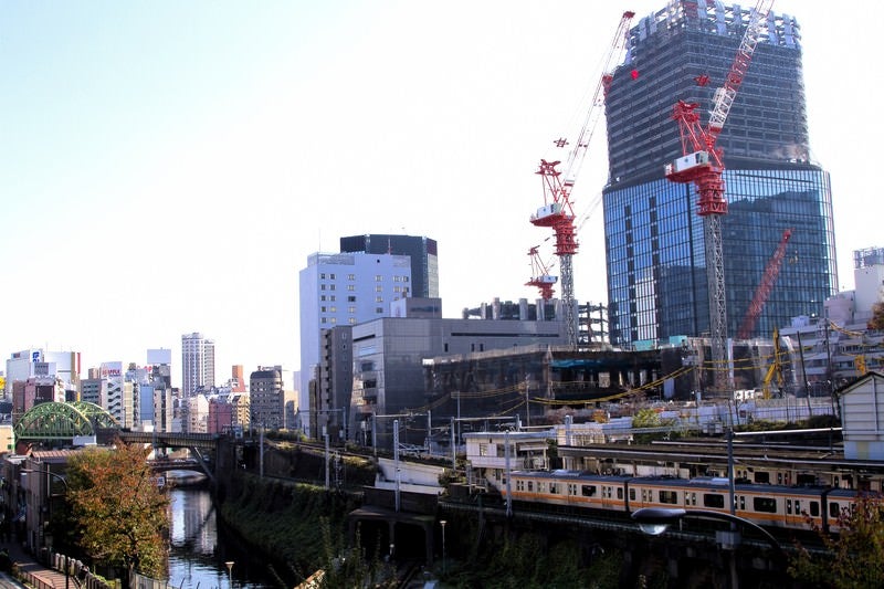 御茶ノ水駅と街並みの写真