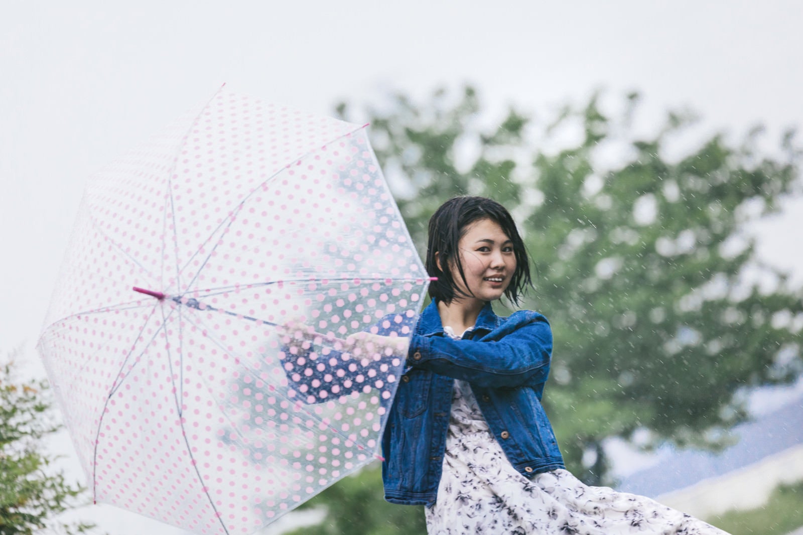 「雨に唄えば女子」の写真［モデル：佐竹PP］