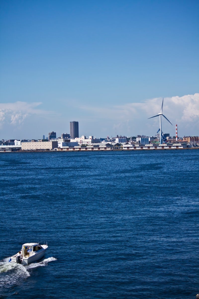 横浜の海とボートの写真