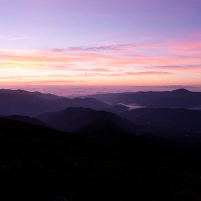 朝焼け前の乗鞍岳からの遠望の写真