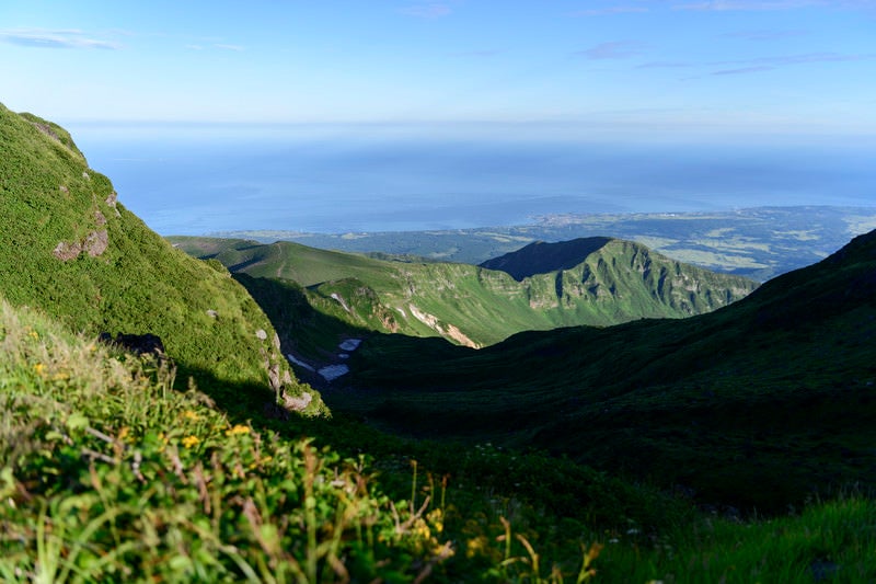 鳥海山外輪から見る日本海側の景色の写真