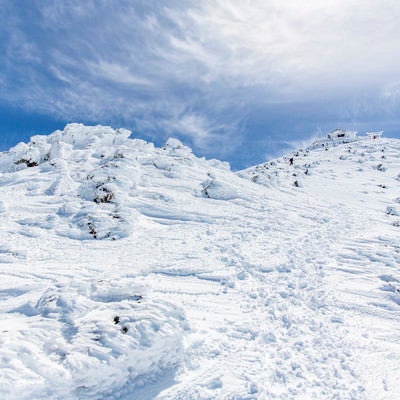 冬の乗鞍岳山頂を望む景色（飛騨山脈）の写真