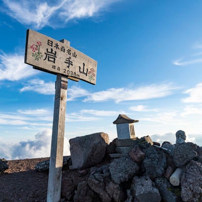 岩手山山頂の碑の写真