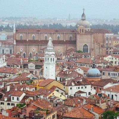 ベネチアの街並みと鐘楼（イタリア）の写真