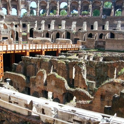 世界遺産のコロッセオ闘技場跡の写真