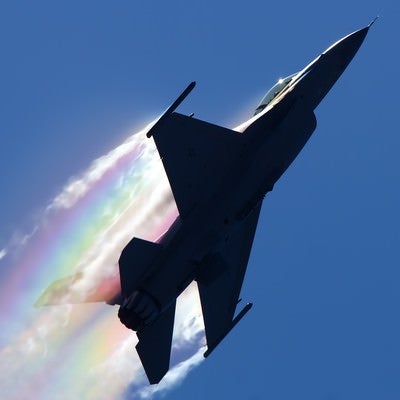 米軍F-16 with Rainbowの写真