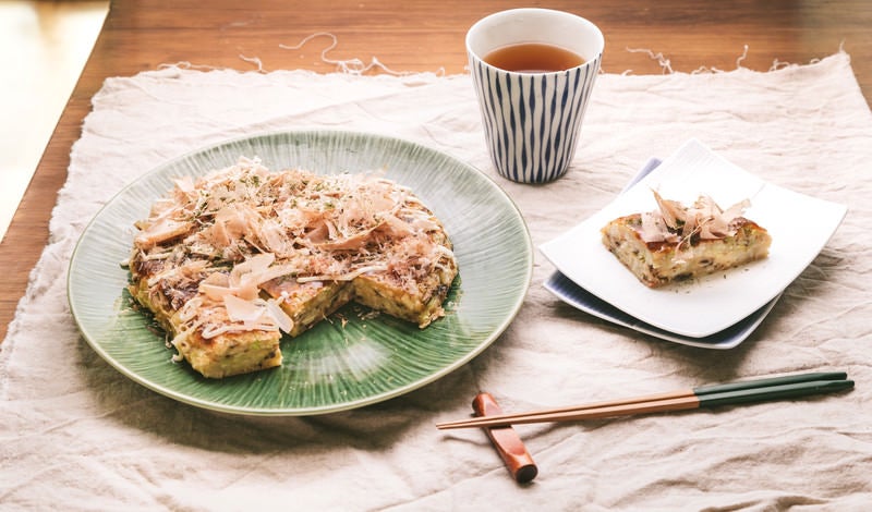 キャベツたっぷりのヘルシーお好み焼きの写真