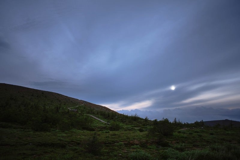 夜明けの草津白根山の写真