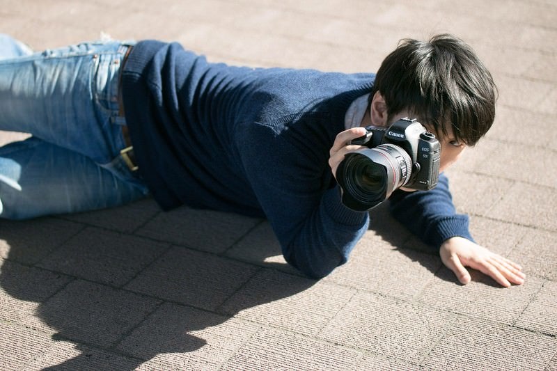 下心を抑え下なめで撮影するポトレ専門のアマチュアフォトグラファーの写真