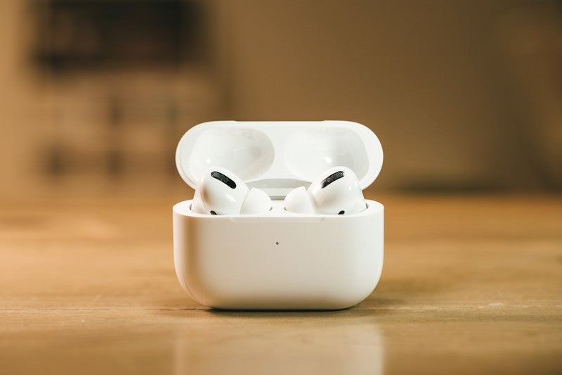 AirPods Proが装着して欲しそうにこちらを見ている。の写真