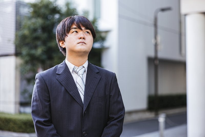 外回りをする新人社員の写真