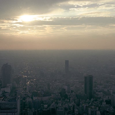 夕暮れの都市部の写真