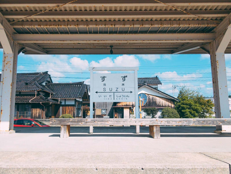 珠洲駅のホームの写真