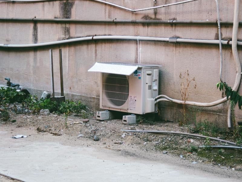 屋根付き室外機の写真