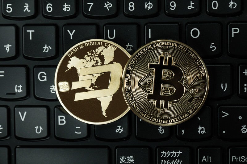 ダッシュコインとビットコインの写真