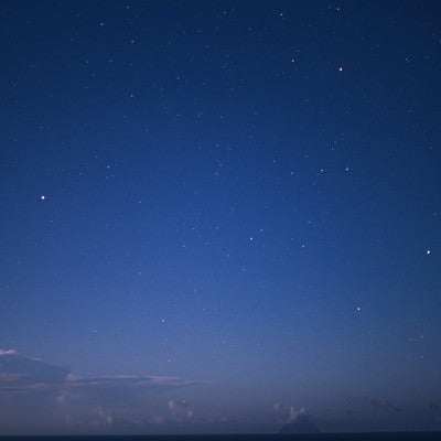 月明かりの夜の南硫黄島の写真