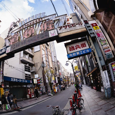 道頓堀の看板と路地の写真