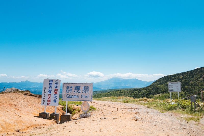 よく晴れた穏やかな毛無峠の様子の写真