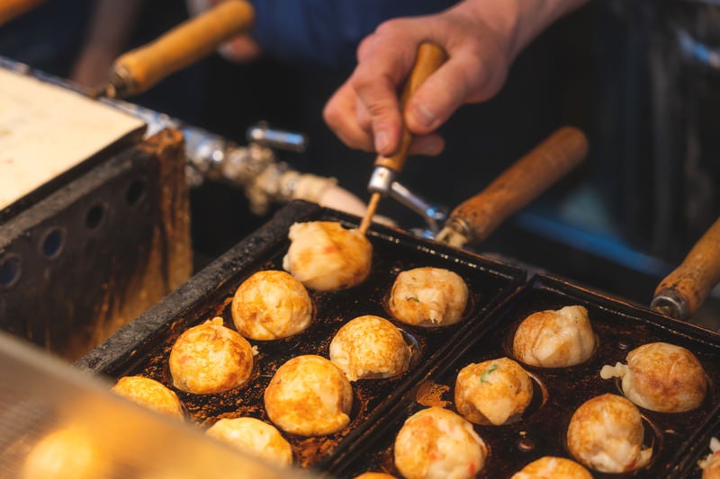 出店のたこ焼き風景の写真