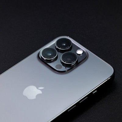 超広角からマクロまで撮影できる iPhone 13 Pro のカメラ部分の写真