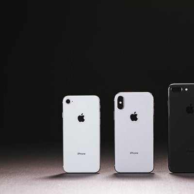 iPhone X（テン）と iPhone 8 の外観の写真