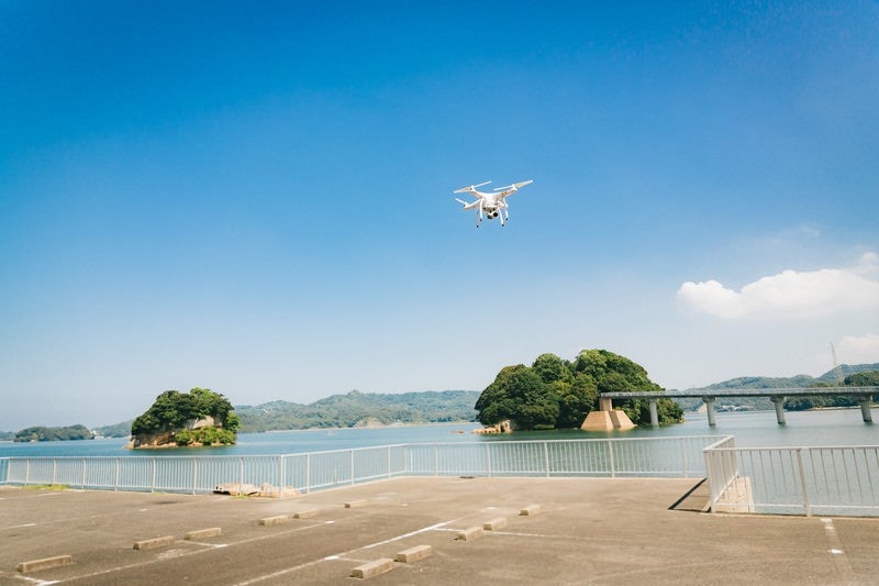 イマリンビーチでドローンを飛ばすの写真