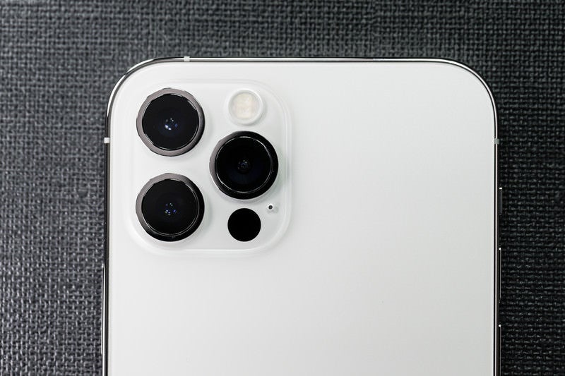 真上から撮影したiPhone 12 Pro の様子の写真