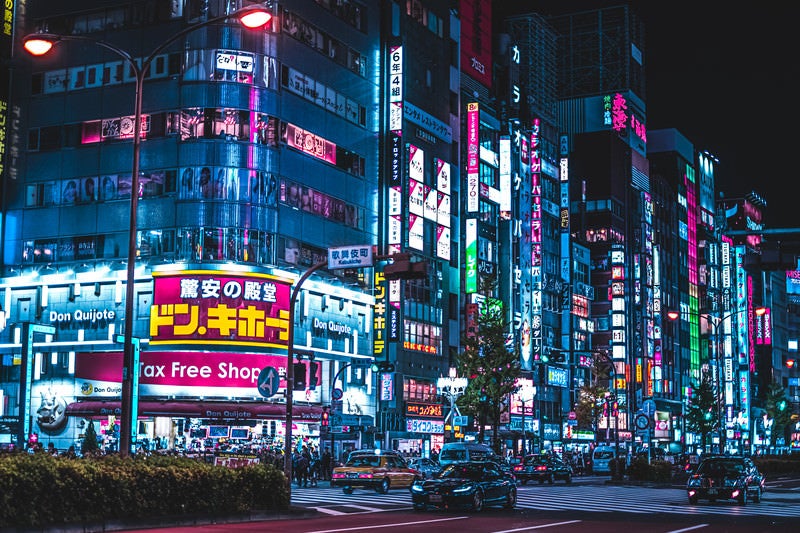 新宿ドン・キホーテ前のネオン街の写真