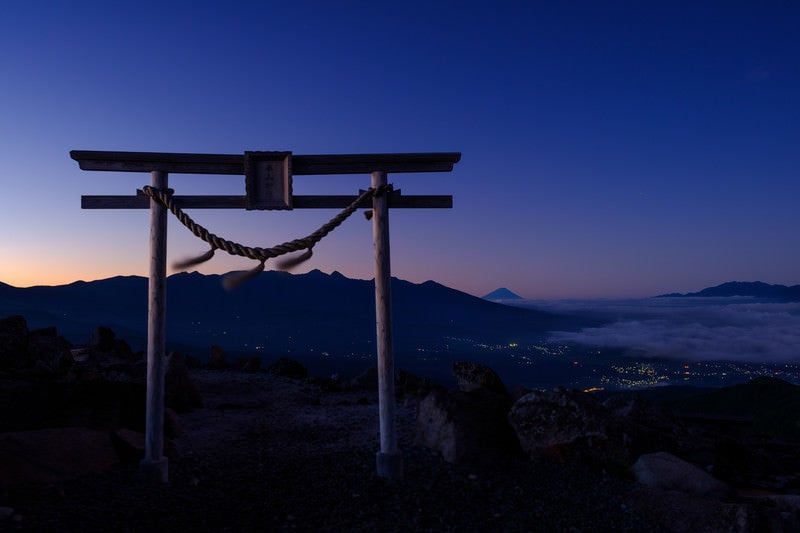 夕暮れ時の霧ヶ峰ハイキングコースの写真