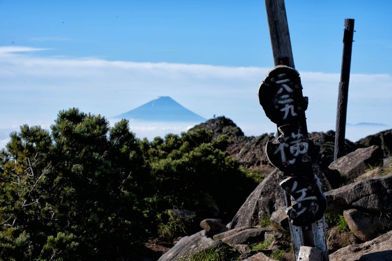 これが横岳山頂の標識だの写真