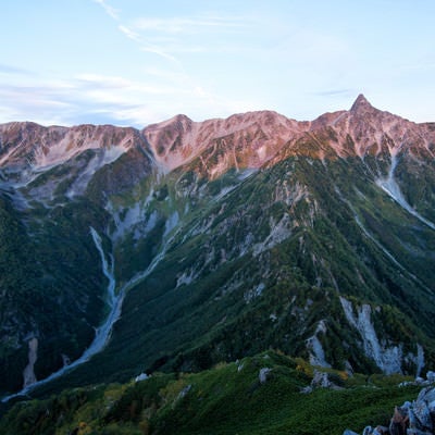 モルゲンロートを迎える槍ヶ岳（飛騨山脈）の写真